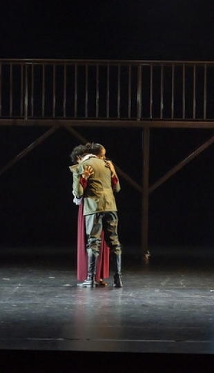 La Compañía de Teatro UTPL conmemoró sus 20 años de trayectoria artística con el estreno de la obra Otelo