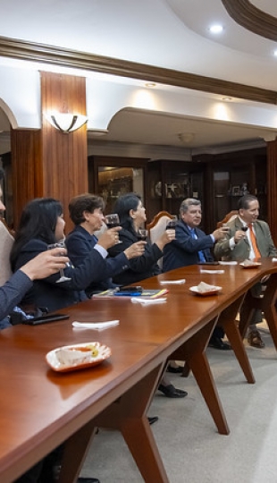 Firma de convenios específicos de cooperación interinstitucional entre la UTPL, la Federación Nacional de Corredores de Bienes Raíces y la Unidad Educativa Fiscomisional de Fuerzas Armadas “Colegio Militar n.º 5 Tcrn. Lauro Guerrero”. Firma de convenios específicos de cooperación interinstitucional entre la UTPL, la Federación Nacional de Corredores de Bienes Raíces y la Unidad Educativa Fiscomisional de Fuerzas Armadas “Colegio Militar n.º 5 Tcrn. Lauro Guerrero”.