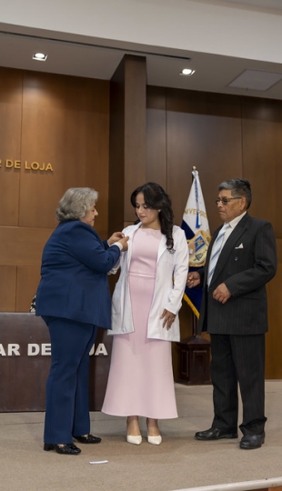 Imposición de Insignias – Carrera de Medicina Imposición de Insignias – Carrera de Medicina