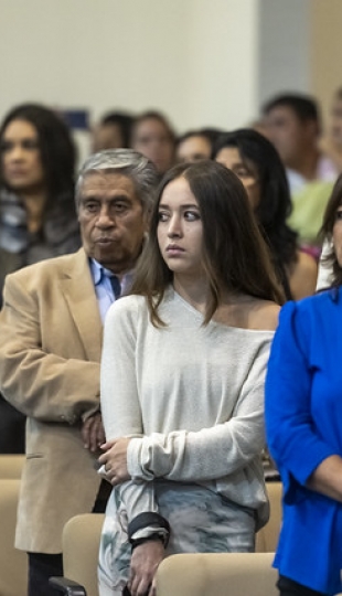 Imposición de mandiles a los estudiantes de Medicina