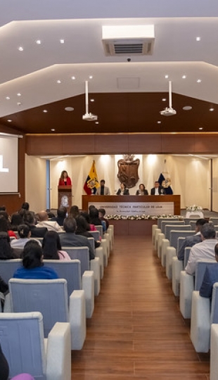 Imposición de Indumentaria a los estudiantes de Enfermería