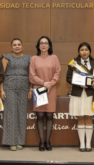 UTPL reconoció el compromiso de los abanderados de los colegios de Loja por su excelencia académica