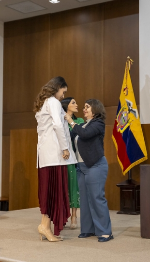 Imposición de mandiles a internos rotativos de la carrera de Nutrición y Dietética – Cohorte mayo 2025 / abril 2026