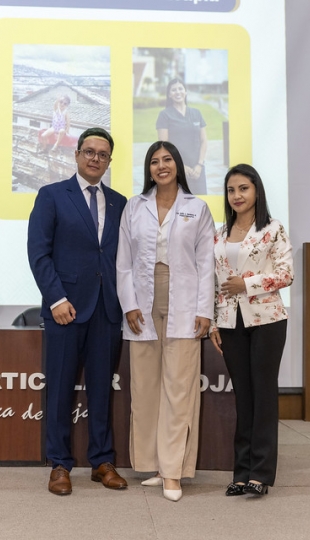 Imposición de mandiles a estudiantes de Fisioterapia