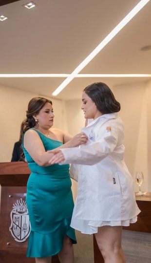 Imposición de mandiles a estudiantes de la carrera de Psicología Clínica