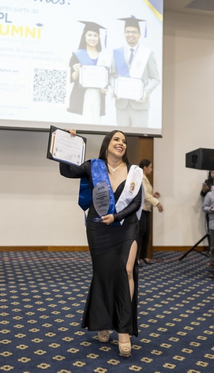 UTPL Escuela de Negocios reconoció el esfuerzo, dedicación y excelencia académica de sus mejores egresados.