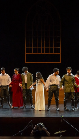 La Compañía de Teatro UTPL conmemoró sus 20 años de trayectoria artística con el estreno de la obra Otelo La Compañía de Teatro UTPL conmemoró sus 20 años de trayectoria artística con el estreno de la obra Otelo