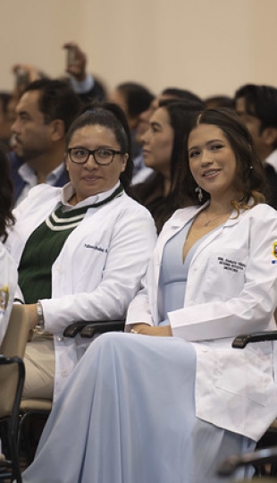 Imposición de Insignias – Carrera de Medicina