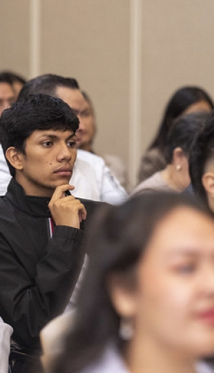 Imposición de mandiles a estudiantes de Fisioterapia