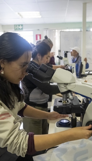 Cursos precongreso de Micología en la UTPL