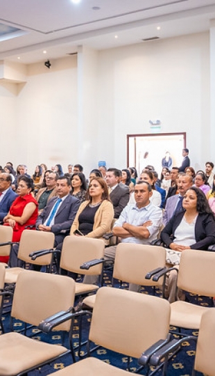 Imposición de insignias a estudiantes de Medicina