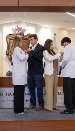 Imposición de mandiles | Carrera de Bioquímica y Farmacia