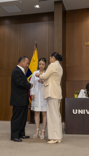 Imposición de Insignias – Carrera de Medicina