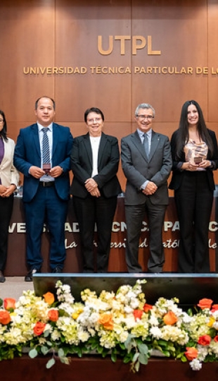 Homenaje al personal UTPL por sus años de servicio Homenaje al personal UTPL por sus años de servicio