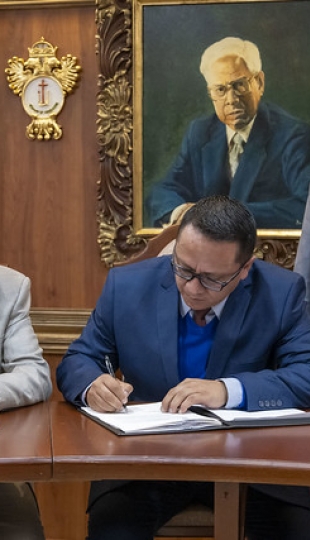 Posesión de nuevas autoridades académicas