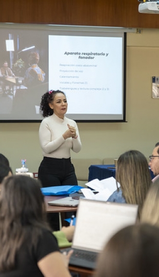 Masterclass “Respira, proyecta y conecta: el arte de hablar para la radio”