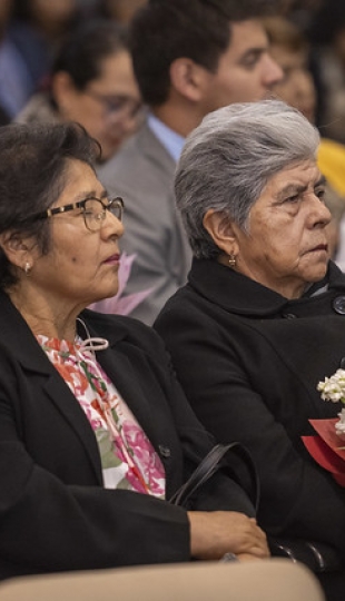 Imposición de mandiles a estudiantes de Fisioterapia