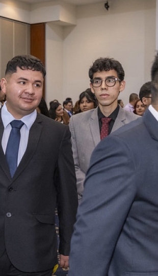 Imposición de mandiles a estudiantes de Fisioterapia