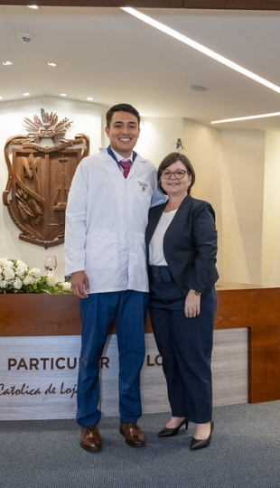Estudiantes de Fisioterapia reciben sus mandiles