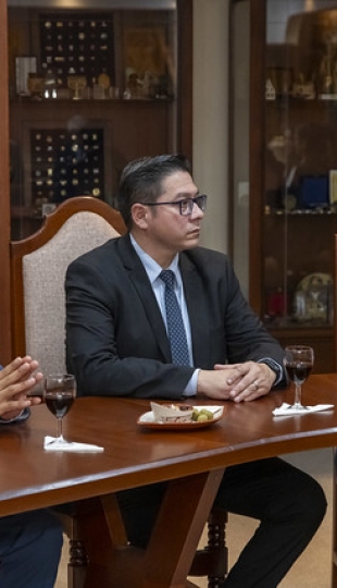 Posesión de nuevas autoridades institucional y académica