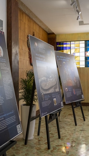 Conversatorio e inauguración de la exposición “Astrónomas” en UTPL