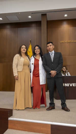 Imposición de Insignias – Carrera de Medicina