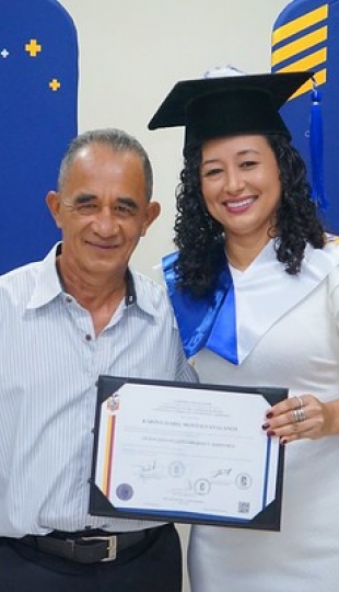 Nuevos profesionales de Galápagos recibieron su título
