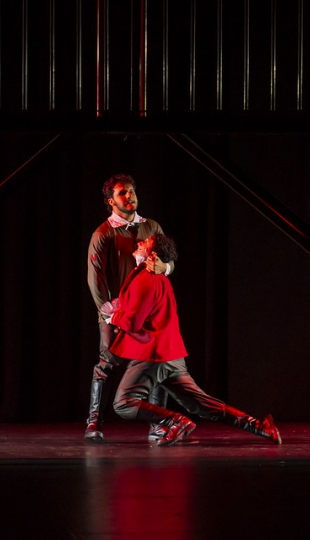 La Compañía de Teatro UTPL conmemoró sus 20 años de trayectoria artística con el estreno de la obra Otelo La Compañía de Teatro UTPL conmemoró sus 20 años de trayectoria artística con el estreno de la obra Otelo