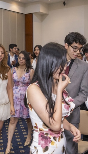 Imposición de mandiles a estudiantes de Fisioterapia