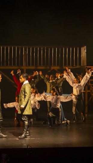 La Compañía de Teatro UTPL conmemoró sus 20 años de trayectoria artística con el estreno de la obra Otelo