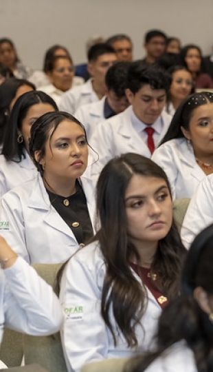 Imposición de mandiles | Carrera de Bioquímica y Farmacia