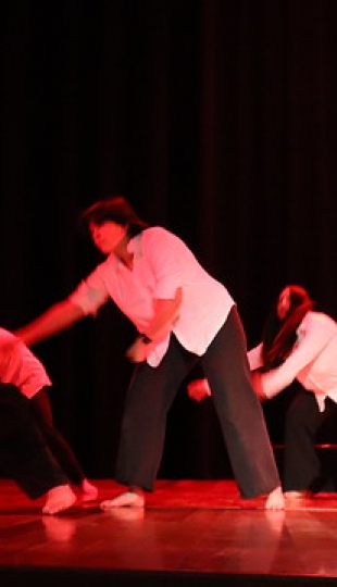 Carrera de Comunicación presentó la obra de teatro "Espejos" Carrera de Comunicación presentó la obra de teatro "Espejos"