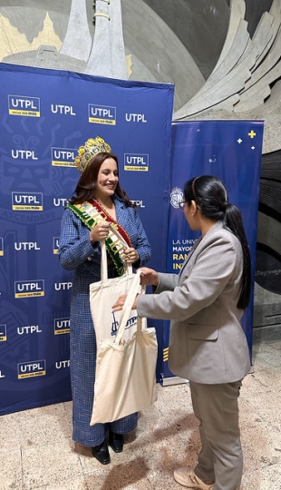 Obra de Teatro  La casa de Bernarda Alba Universidad Técnica Particular de Loja Obra de Teatro  La casa de Bernarda Alba Universidad Técnica Particular de Loja