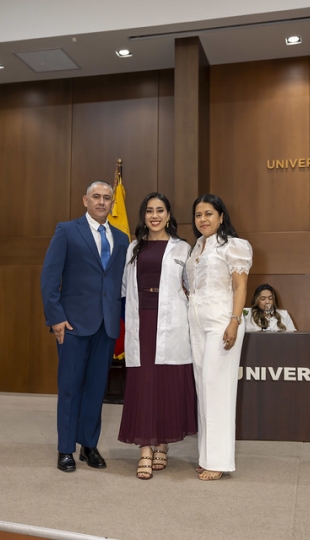 Imposición de Insignias – Carrera de Medicina