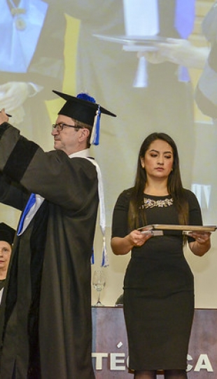 Acto Solemne de Inauguración del Año Académico 2019 - 2020 e Incorporación de nuevos doctores al Claustro UTPL Acto Solemne de Inauguración del Año Académico 2019 - 2020 e Incorporación de nuevos doctores al Claustro UTPL