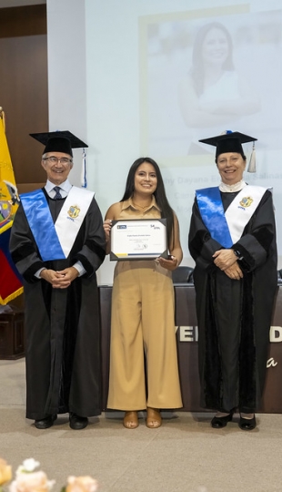 Homenaje a mejores estudiantes UTPL 2025 Homenaje a mejores estudiantes UTPL 2025