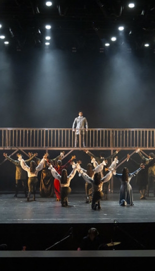 La Compañía de Teatro UTPL conmemoró sus 20 años de trayectoria artística con el estreno de la obra Otelo