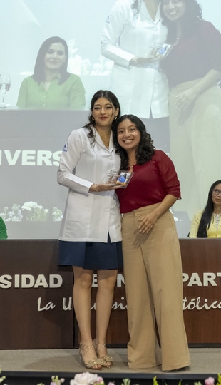 Imposición de mandiles a internos rotativos de la carrera de Nutrición y Dietética – Cohorte mayo 2025 / abril 2026