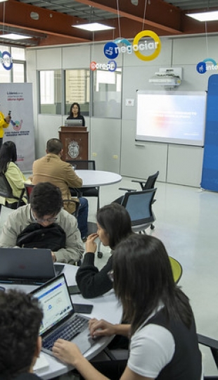 Expo Semestre Ascendere | Reto: Fine-Tuned English. Expo Semestre Ascendere | Reto: Fine-Tuned English.