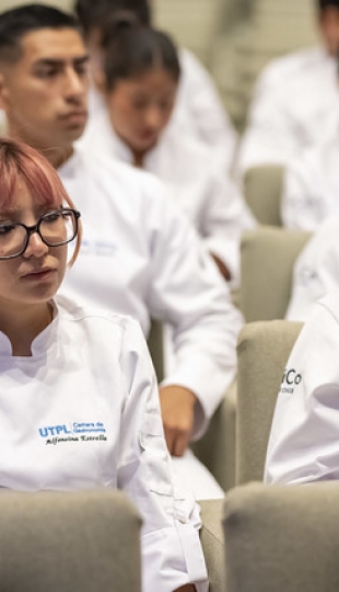 Investidura de estudiantes de primer ciclo de la carrera de Gastronomía UTPL
