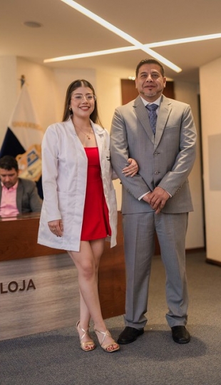 Imposición de mandiles a estudiantes de la carrera de Psicología Clínica Imposición de mandiles a estudiantes de la carrera de Psicología Clínica