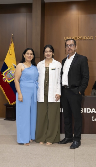 Imposición de Insignias – Carrera de Medicina