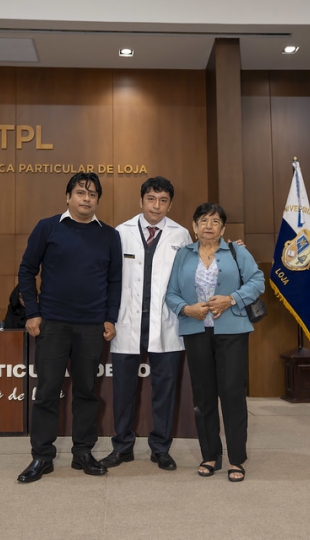 Imposición de Insignias – Carrera de Medicina