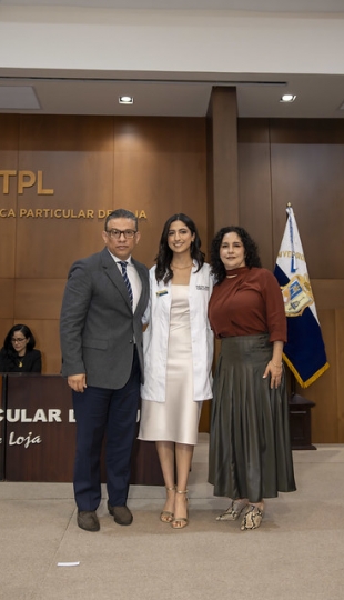 Imposición de Insignias – Carrera de Medicina