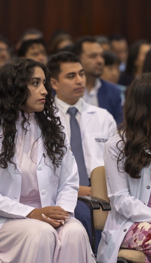 Imposición de Insignias – Carrera de Medicina