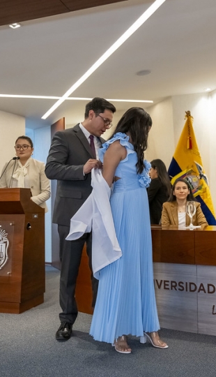 Estudiantes de Fisioterapia reciben sus mandiles