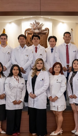 Imposición de mandiles | Carrera de Bioquímica y Farmacia