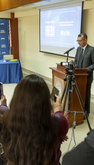 Entrega de becas Hidalgo e Hidalgo a estudiantes de la UTPL Entrega de becas Hidalgo e Hidalgo a estudiantes de la UTPL