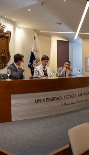 Presentación de obras jurídicas de Felipe Rodríguez Moreno en la UTPL Presentación de obras jurídicas de Felipe Rodríguez Moreno en la UTPL