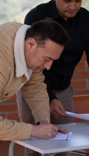 MAGAP entrega embriones bovinos y paquetes tecnológicos a UTPL